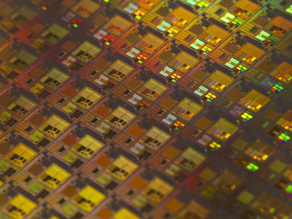 Macro photograph of semiconductor die structures
